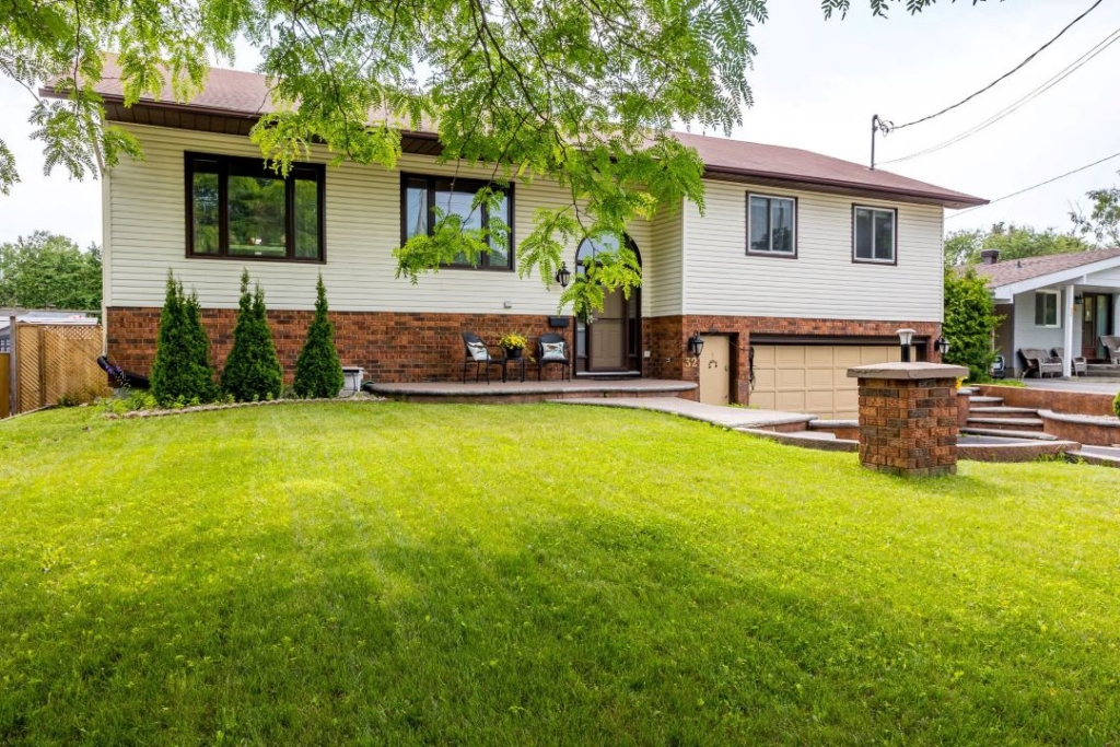 image of a front house